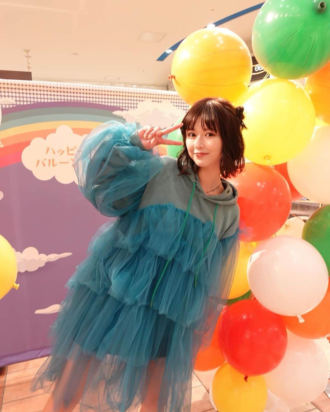 冴木柚葉のインスタグラム：「. #pr #ららぽーと　#ラゾーナ　 昨日は『POSITIVE FESTIVAL』のMEETS SHOP LIVE ありがとうございました！❤️‍🔥  楽しすぎる配信でした！ アーカイブにも残ってますので是非観てください👀！  藤森さん見つけて嬉しくて記念撮影しちゃった！笑笑 大量オフショ、全部楽しいが詰まってます😆  ヘアセット　@morikawa_george  チュールパーカー　@vivianostudio」
