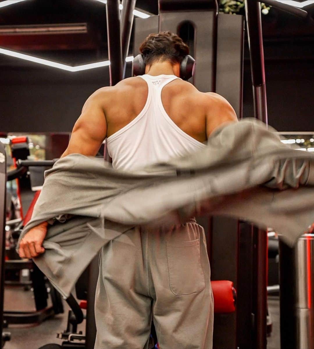 のインスタグラム：「背中の日🐢 緑も多かった日🟢 ・ ・ ・ ・ ・ #backday #motivation #fitness  #workout #bodybuilding #gym」