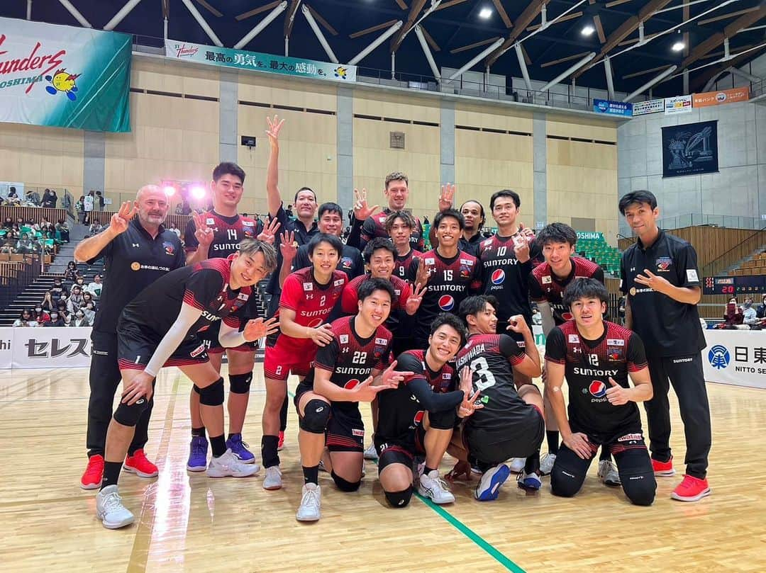 小野寺太志さんのインスタグラム写真 - (小野寺太志Instagram)「… vs JT広島 3-0 WIN !!! 自分にとっては1勝目😌 ここからスタート👌 ちなみにエフピコアリーナでも初勝利みたい😂  #1022 #3勝目 #Vリーグ #サントリーサンバーズ」10月22日 18時54分 - taishi.o