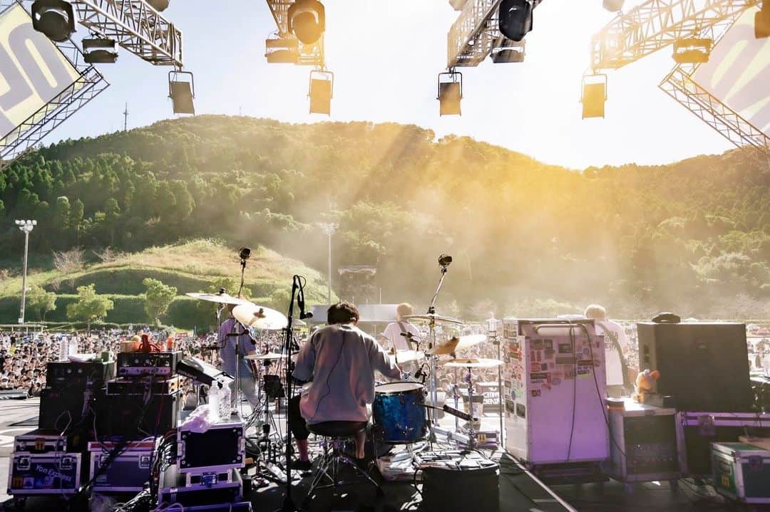04 Limited Sazabysのインスタグラム：「. 10/22(日) 鹿児島県日置市 東市来総合運動公園 『OLIVER LAND × THE GREAT SATSUMANIAN HESTIVAL 2023』  📸 @fujiitaku」
