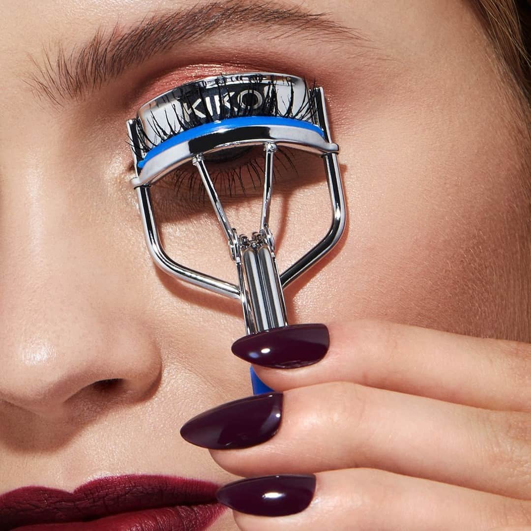 KIKO MILANOのインスタグラム：「Introducing our new #KIKONightWonders accessories collection! 💫 Elevate your #beautyroutine with a stunning selection of trendy accessories. From a brush set to a makeup bag, lash curler and more: carry everything with you for stylish on-the-go touch-ups ✨⁣ *Eyelashes Guru arriving soon online & in stores, stay tuned!⁣ ⁣ Instamoisture Glow Foundation 2r -  Radiance Boost Concealer 02 - Irresistible Total Look Face Powder Palette 01 - New Maxi Mod Mascara -  New Water Eyeshadow 07 -  Matte&Shiny Lip Colour 02 - Eyelashes Guru - New Power Pro Nail Lacquer 27⁣」