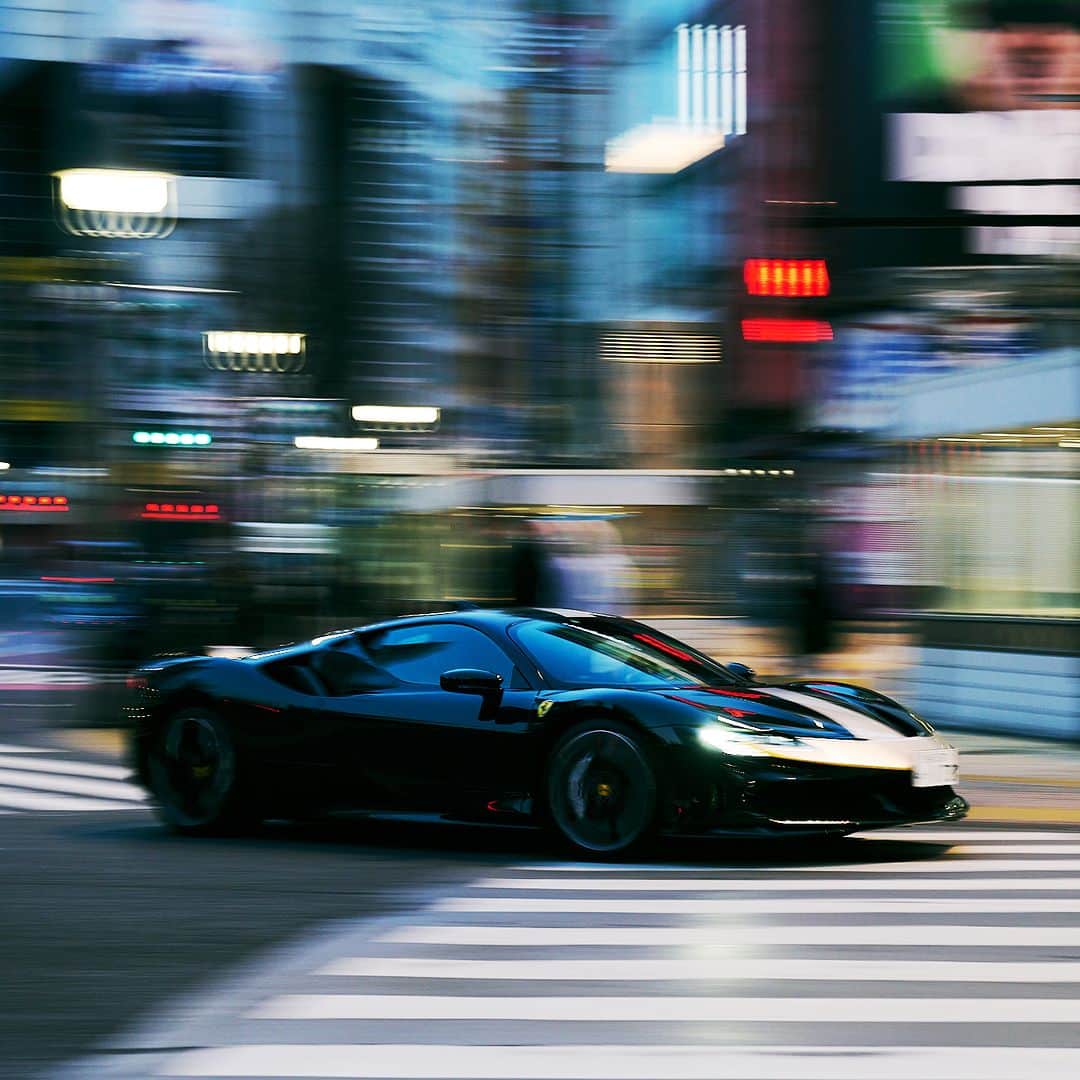 Ferrari Japanさんのインスタグラム写真 - (Ferrari JapanInstagram)「ジェントルに街を流す​ ​ 1000CVのパワーを潜め、時にはeDriveでエレガントに。​ ​ FERRARI APPROVEDで愉しむSF90 STRADALE​ お問い合わせはフェラーリ正規ディーラーへ。  #Ferrari #FerrariJapan #FerrariSF90Stradale #LuxuryLifestyle #LuxuryCars #CarLifestyle #Ferraristi #フェラーリ #ラグジュアリーカー」10月22日 19時00分 - ferrarijpn