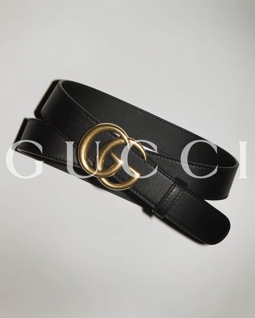 グッチのインスタグラム：「Always an emblem.  Leather, with our signature Double G buckle.」