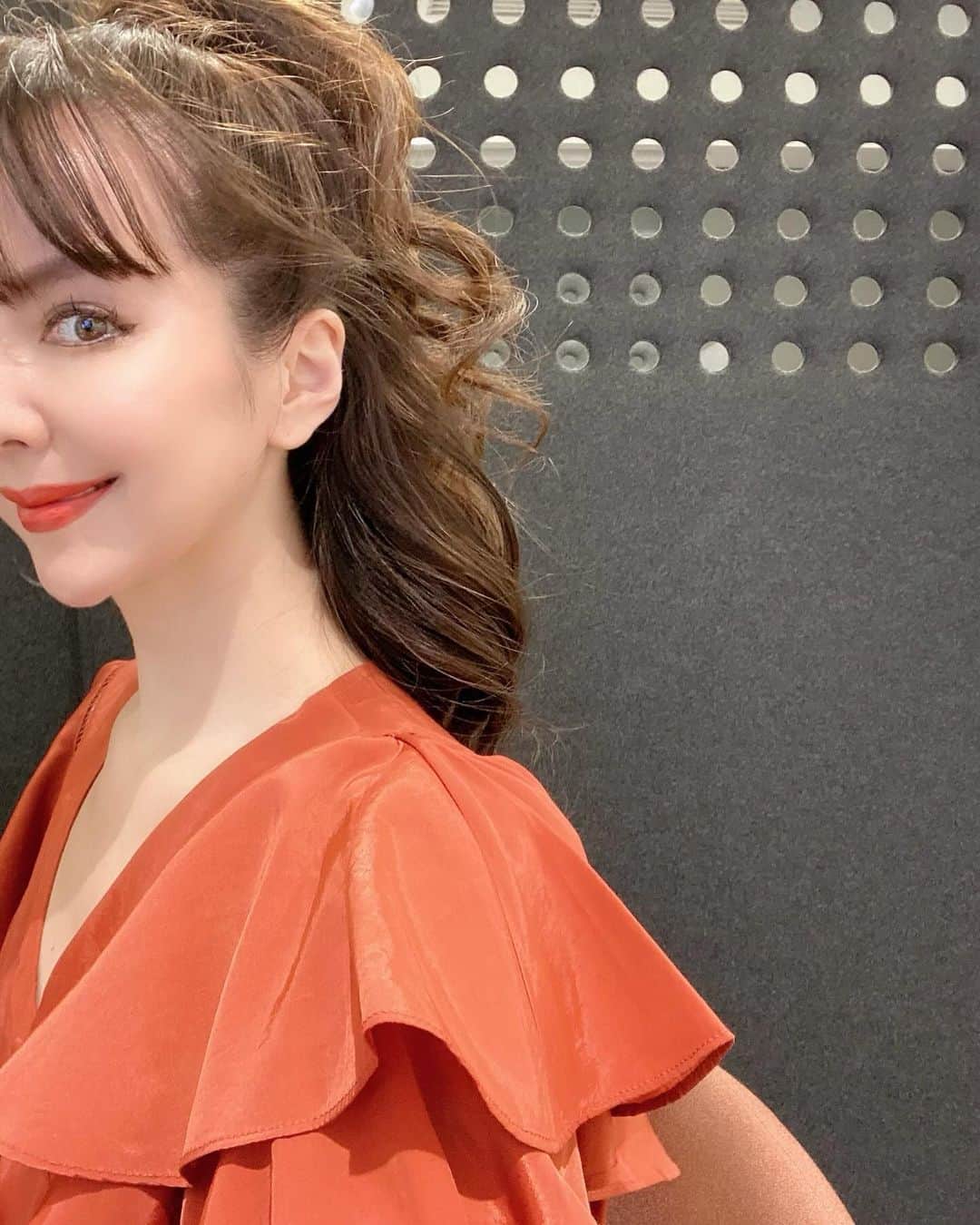 久本直美のインスタグラム：「こんばんは♪ 明日は12時からオンエアです😊 よろしくお願いします✨📺💜  #夜は寒いですね😵  #暖かくしてくださいませ」