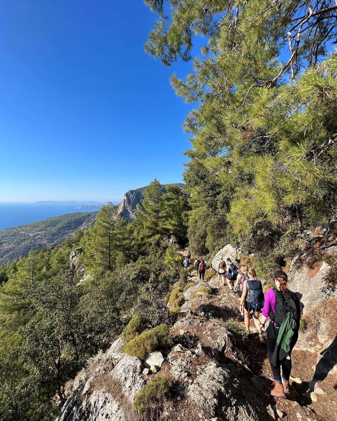 Zanna Van Dijkさんのインスタグラム写真 - (Zanna Van DijkInstagram)「🇹🇷 Turkey Photo Dump 🇹🇷  What a country, what a squad, what a week!  I’ve honestly had the BEST time hosting my group hiking trip exploring the Lycian Way in Turkey. Every day has been filled with beautiful trails, peaceful beaches, delicious food and the best company 🥰  1️⃣ Incredible views on our final big day of hiking, as we climbed up over the Fethiye region. 2️⃣ Hiking towards the famous blue lagoon of Ölüdeniz. 3️⃣ The whole of our lovely crew, we came from all over the world including Georgia, Germany, Singapore, Ireland, Malaysia, the Czech Republic, the USA and the UK! 4️⃣ Hiking down through the clouds from the summit of Mount Olympos, our highest point of the trip.  5️⃣ Stunning views of Cennet Koyu on day one, and they only got better and better!  6️⃣ The @staywildswim crew! It always fills me with joy seeing women in Stay Wild.  7️⃣ Cat heaven at our final hotel @turanhilllounge - I’m obsessed with this place! Chilled vibes, great food and kittens galore.  8️⃣ Hiking down into Kabak, the coastal hiking in Turkey is honestly some of the best I’ve ever done! 9️⃣ Kaputaş Beach. Perhaps some of the brightest turquoise blue water we experienced all week!  🔟 Daily sunset swims. We made so many core memories in the golden hour light ✨  Shoutout to our amazing guides @mikail__koroglu and @guide.bsrayrtypn. Our whole trip is documented in the “Turkey” highlight on my profile. Stay tuned on stories to be the first to hear about future group trips ♥️ #thelycianway #lycianway #lycianwaytrekking #turkeytravel  #visitturkey」10月22日 19時04分 - zannavandijk