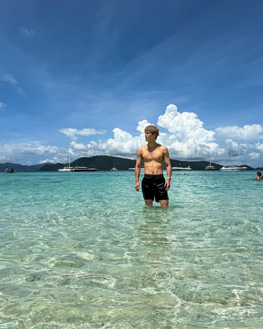 白鳥大珠のインスタグラム：「off 🏝️🏝️🏝️ #coralisland」