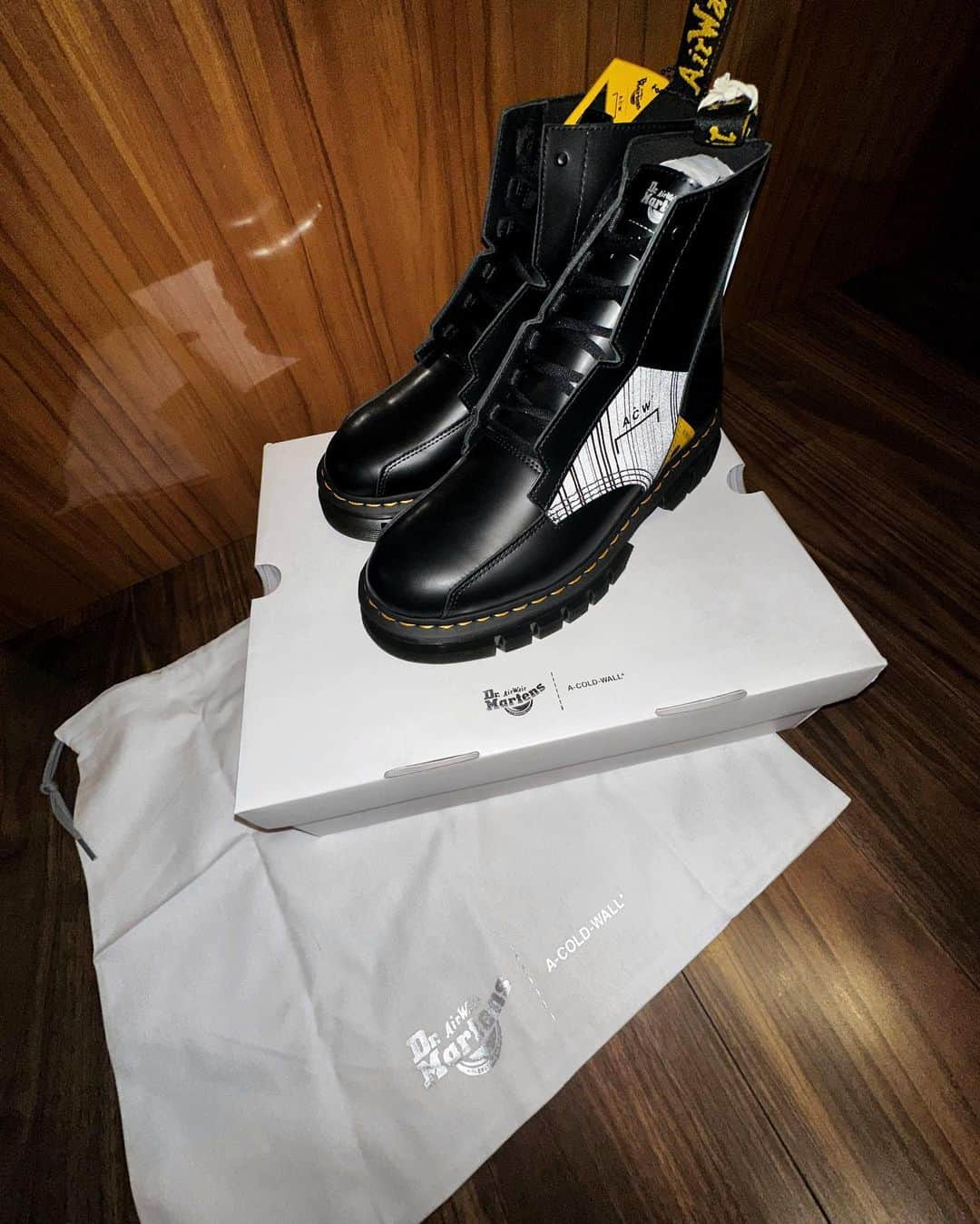 Novel Coreさんのインスタグラム写真 - (Novel CoreInstagram)「⁡ Dr. Martens @drmartensofficial  MADE STRONG TOKYO ⁡ 最高の2日間をありがとう🖤💛 ⁡ 日本のヘッドライナーとしての出演、光栄でした。 次はTHE WILL RABBITSも連れてやりたい🎸 ⁡ BIG LOVE @drmartensofficial @drmartens_japan 🌏 ⁡ #WEAREMADESTRONG」10月22日 19時12分 - iamnovelcore