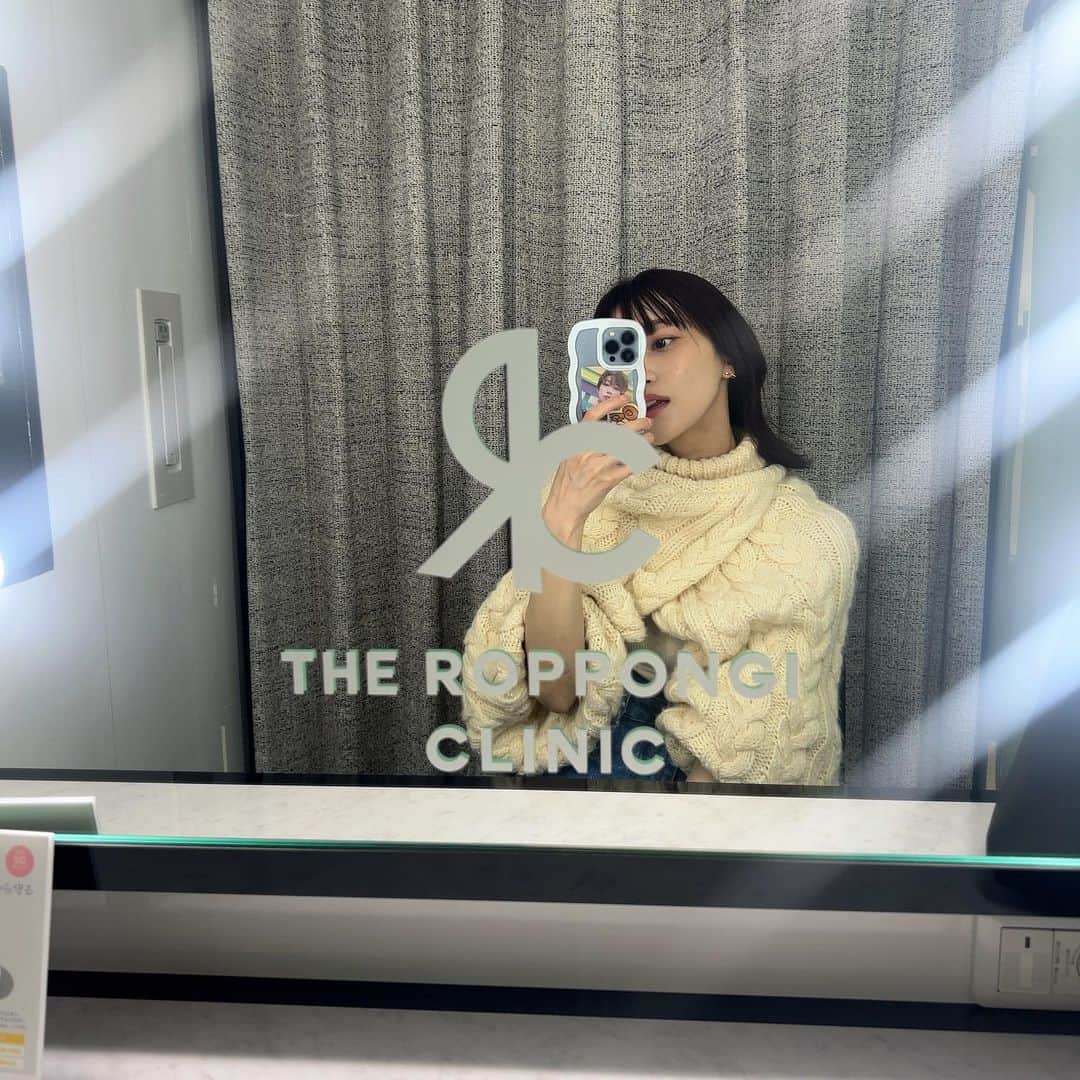茜屋日海夏のインスタグラム：「@the_roppongi_clinic さんで 水光注射打ってもらいました〜！ 麻酔クリームちゃんと効いてたし 痛みもわたしは大丈夫でした✌️ 肌治療後のダウンタイムが 地味に好きだったりする（笑） いつもありがとうございます✨  @dr.sayakanagao   #theroppongiclinic」
