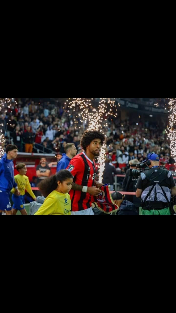 ダンテ・ボンフィム・コスタ・サントスのインスタグラム：「Félicitations à tous et je vous souhaite un bon dimanche ❤️🖤🙏🏾」