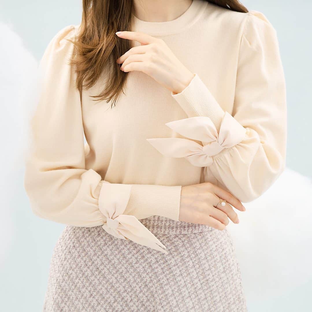 Couture brooch クチュールブローチ公式さんのインスタグラム写真 - (Couture brooch クチュールブローチ公式Instagram)「Bon perle Bon tweed ⁡ ˗˗˗˗˗˗˗˗˗˗˗˗˗˗˗˗˗˗˗˗˗˗˗˗˗˗˗˗˗˗˗˗˗˗˗˗˗˗˗˗˗˗˗˗˗˗˗˗˗˗˗˗˗˗˗˗˗˗˗˗˗˗ ⁡ 初冬のニュアンス雲空に Couture's angelが舞い降りた ⁡ オリジナルのツイード生地と パールディティールのアイテムで スタイリングされたコレクション ⁡ ⁡ knit ¥4,990 skirt ¥7,500 boots ¥8,500 ⁡ ⁡ ⁡ 特集ページは プロフィールTOPリンクよりご覧ください🔗 → @couturebrooch_official  ハイライト「special」からもご覧いただけます♪ ⁡ ˗˗˗˗˗˗˗˗˗˗˗˗˗˗˗˗˗˗˗˗˗˗˗˗˗˗˗˗˗˗˗˗˗˗˗˗˗˗˗˗˗˗˗˗˗˗˗˗˗˗˗˗˗˗˗˗˗˗˗˗˗˗˗˗˗˗˗˗˗ #couturebrooch #クチュールブローチ #2023winter  #高見え #プチプラ #フェミニン #冬 #winter  #パール #ツイード  #ニットコーデ #スカートコーデ #ショートブーツ」10月22日 21時00分 - couturebrooch_official