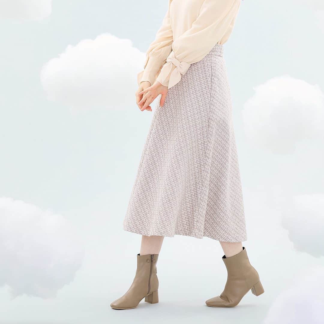 Couture brooch クチュールブローチ公式さんのインスタグラム写真 - (Couture brooch クチュールブローチ公式Instagram)「Bon perle Bon tweed ⁡ ˗˗˗˗˗˗˗˗˗˗˗˗˗˗˗˗˗˗˗˗˗˗˗˗˗˗˗˗˗˗˗˗˗˗˗˗˗˗˗˗˗˗˗˗˗˗˗˗˗˗˗˗˗˗˗˗˗˗˗˗˗˗ ⁡ 初冬のニュアンス雲空に Couture's angelが舞い降りた ⁡ オリジナルのツイード生地と パールディティールのアイテムで スタイリングされたコレクション ⁡ ⁡ knit ¥4,990 skirt ¥7,500 boots ¥8,500 ⁡ ⁡ ⁡ 特集ページは プロフィールTOPリンクよりご覧ください🔗 → @couturebrooch_official  ハイライト「special」からもご覧いただけます♪ ⁡ ˗˗˗˗˗˗˗˗˗˗˗˗˗˗˗˗˗˗˗˗˗˗˗˗˗˗˗˗˗˗˗˗˗˗˗˗˗˗˗˗˗˗˗˗˗˗˗˗˗˗˗˗˗˗˗˗˗˗˗˗˗˗˗˗˗˗˗˗˗ #couturebrooch #クチュールブローチ #2023winter  #高見え #プチプラ #フェミニン #冬 #winter  #パール #ツイード  #ニットコーデ #スカートコーデ #ショートブーツ」10月22日 21時00分 - couturebrooch_official