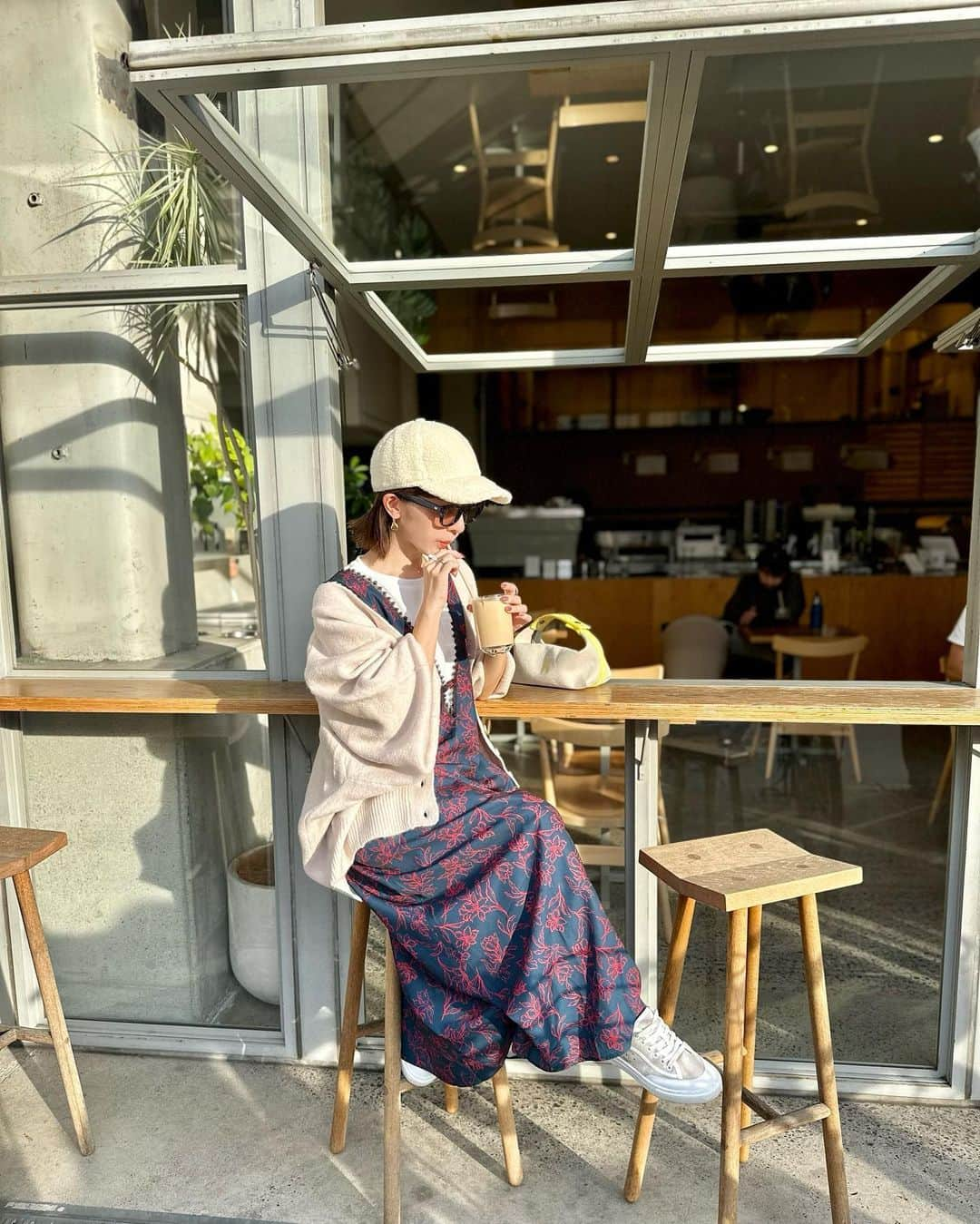 水野佐彩さんのインスタグラム写真 - (水野佐彩Instagram)「・ Liveで好評だったコーデ😉❤️  👗 @muel_chic  🧶 @bonjoursagan   #PR #おちびコーデ #おちびの輪 #低身長コーデ #Sサイズコーデ #ママコーデ #ママライフ #2020年ベビー #女の子ママ #女の子ベビー #ブルベ夏 #ブルベ #ブルベサマー #ブライトサマー #ブライトスプリング #ソフトクラシック #ウェーブ #骨格診断ウェーブ​​ #bonjoursagan #ボンサガ #bs_style」10月22日 19時28分 - saaya_mizuno