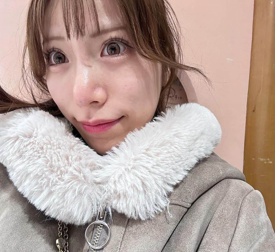 藤巻碧のインスタグラム：「今日さむすぎた…ふゆ？🧤🤍  家族で色んなおいしいものいっしょに食べられて幸せな休日でした🪿🫧  #美食#美食分享#美食地圖#晚餐＃網美餐廳#減肥#健康#吃貨人生#相機食先#手機食先#攝影#旅遊攝影#拍攝#寫真#攝影日記#人像攝影#攝影師#互惠#拍照#台灣攝影師#人像摄影#攝影日常」