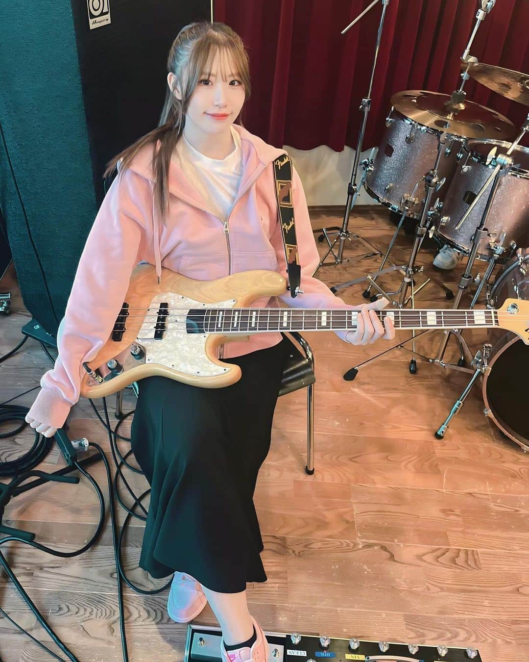 のインスタグラム：「昨日はお父さんの誕生日でした〜🎂  6年毎日5キロ走ってる聞いて、私も見習って頑張らなければな〜と思った！ 心も体も強くなるらしい！ 20年風邪ひいてないってすごくない！？ 私も本当に本格的に運動始めよう🥰  お父さんと私は性格が似てて負けず嫌いなんだけど、お父さんは言ったことをいつも絶対実行してる。 私も自分に負けたくない！ 頑張ろう〜！✨」