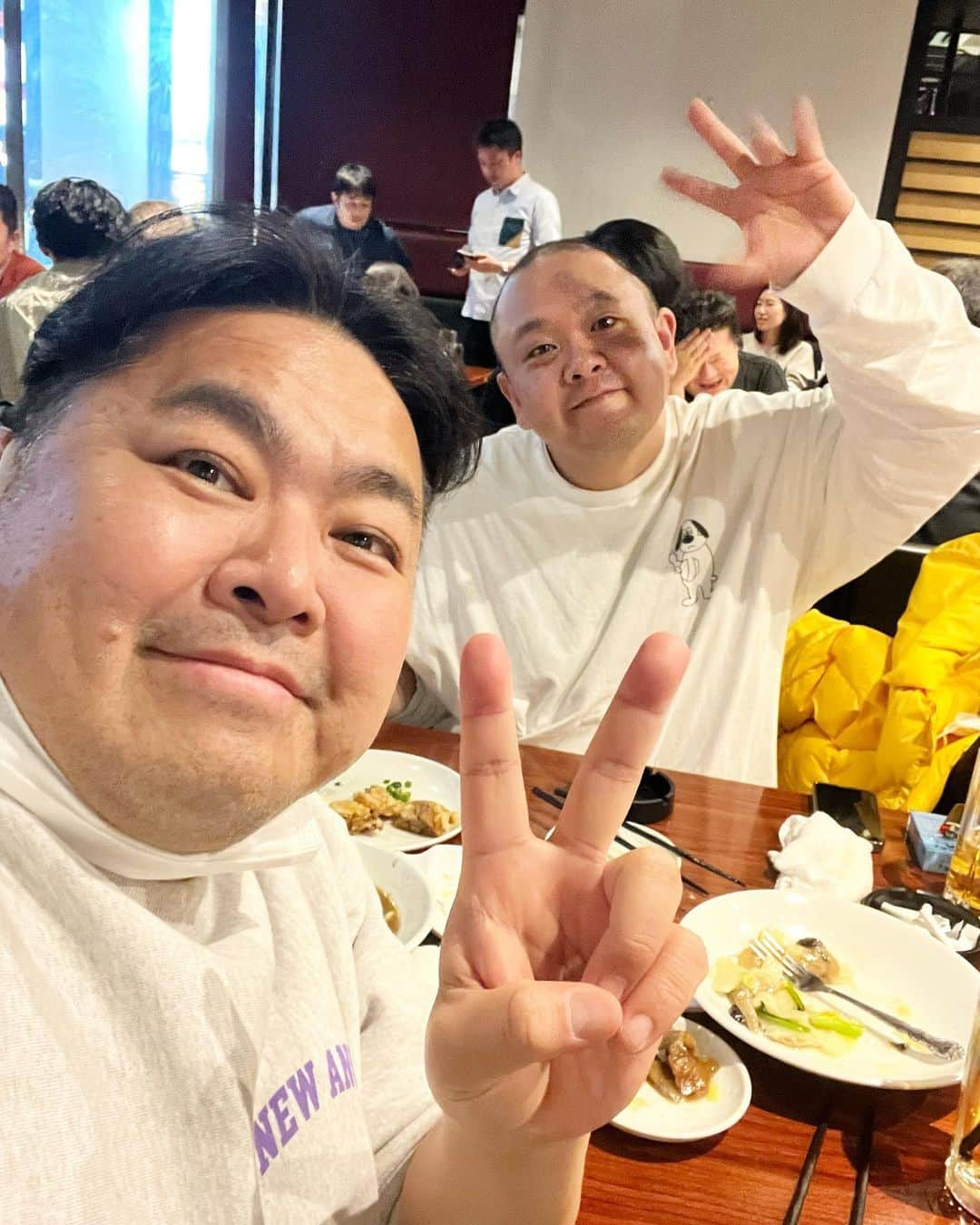 大地洋輔のインスタグラム：「サルゴリラ優勝👑👑👑  本当おめでとう‼️‼️  赤羽とあの日食べた中華も赤坂だった‼️‼️  赤羽おめでとう‼️‼️  #サルゴリラ #キングオブコント2023」