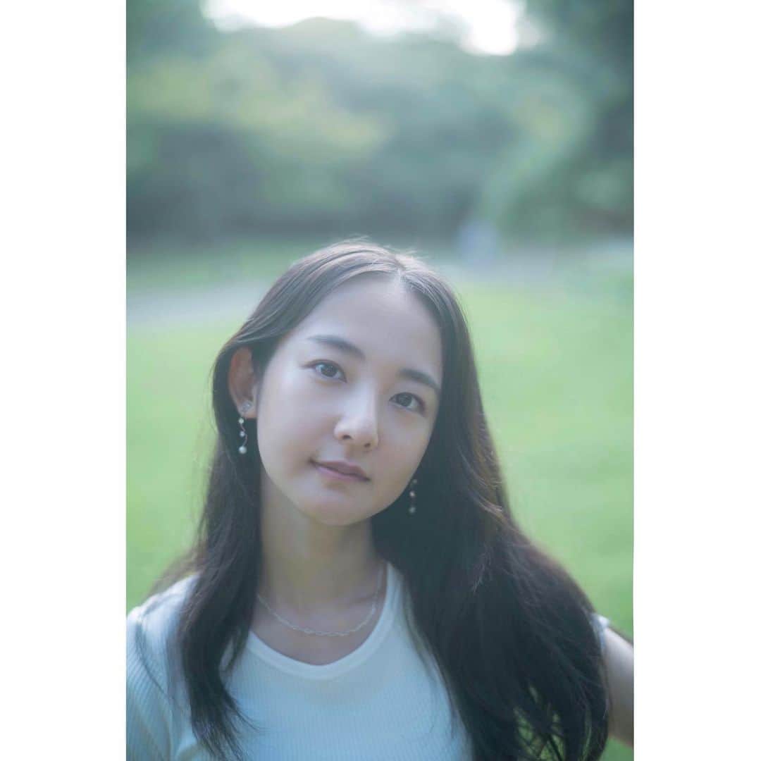 大坪あきほのインスタグラム：「夏の終わりに撮った写真💚🤍  #uniqlo #vans」