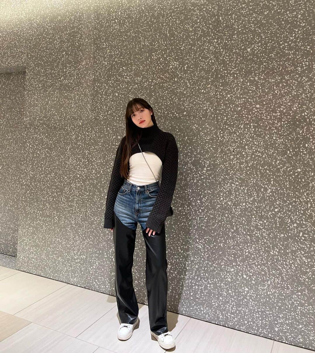 雑賀サクラのインスタグラム：「お久しぶりの#サクラノシフク  装いもだんだん冬っぽく、嬉しいねえ☺️ 皆様素敵な日曜日は過ごせた？」