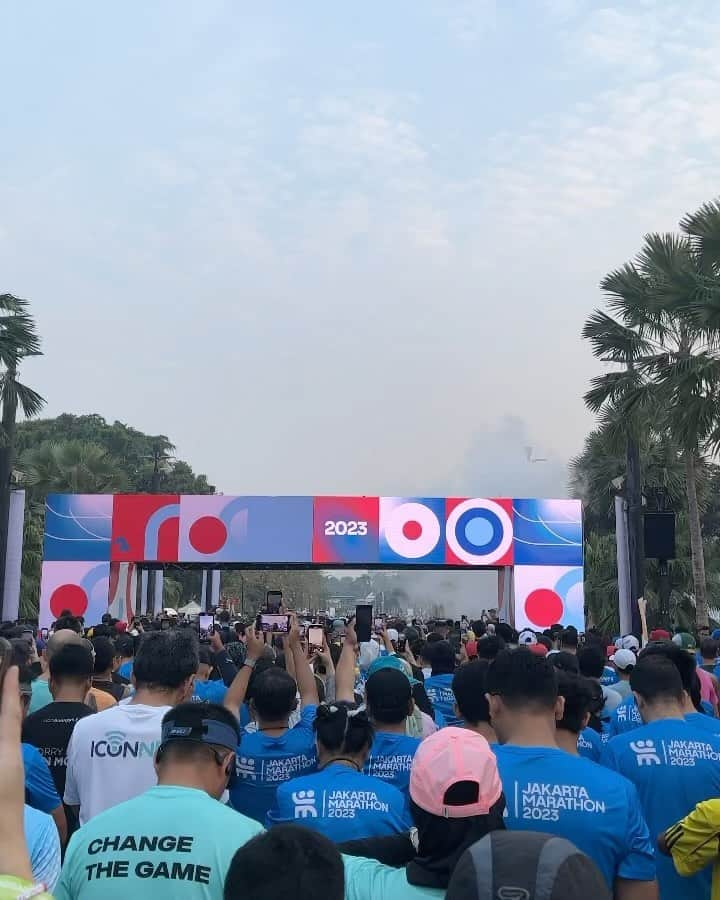 ユニ・エキアのインスタグラム：「Jakarta Matathon 2023 🏅 10k  Meriah bgt dan happy bgt」