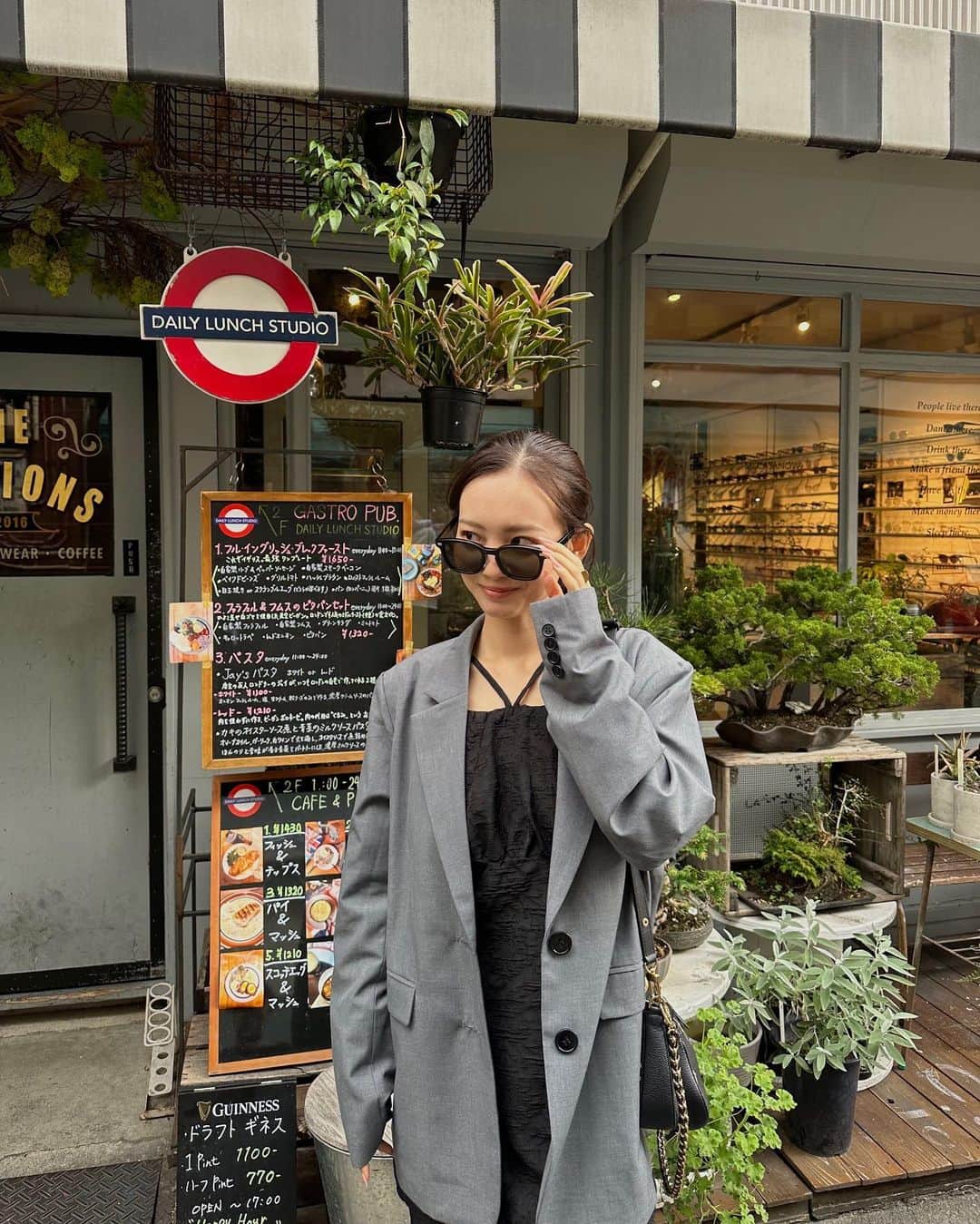 青山舞莉のインスタグラム：「🕶️  #ミーコーデ  #秋冬コーデ #秋冬　#autumnoutfit #winteroutfit」