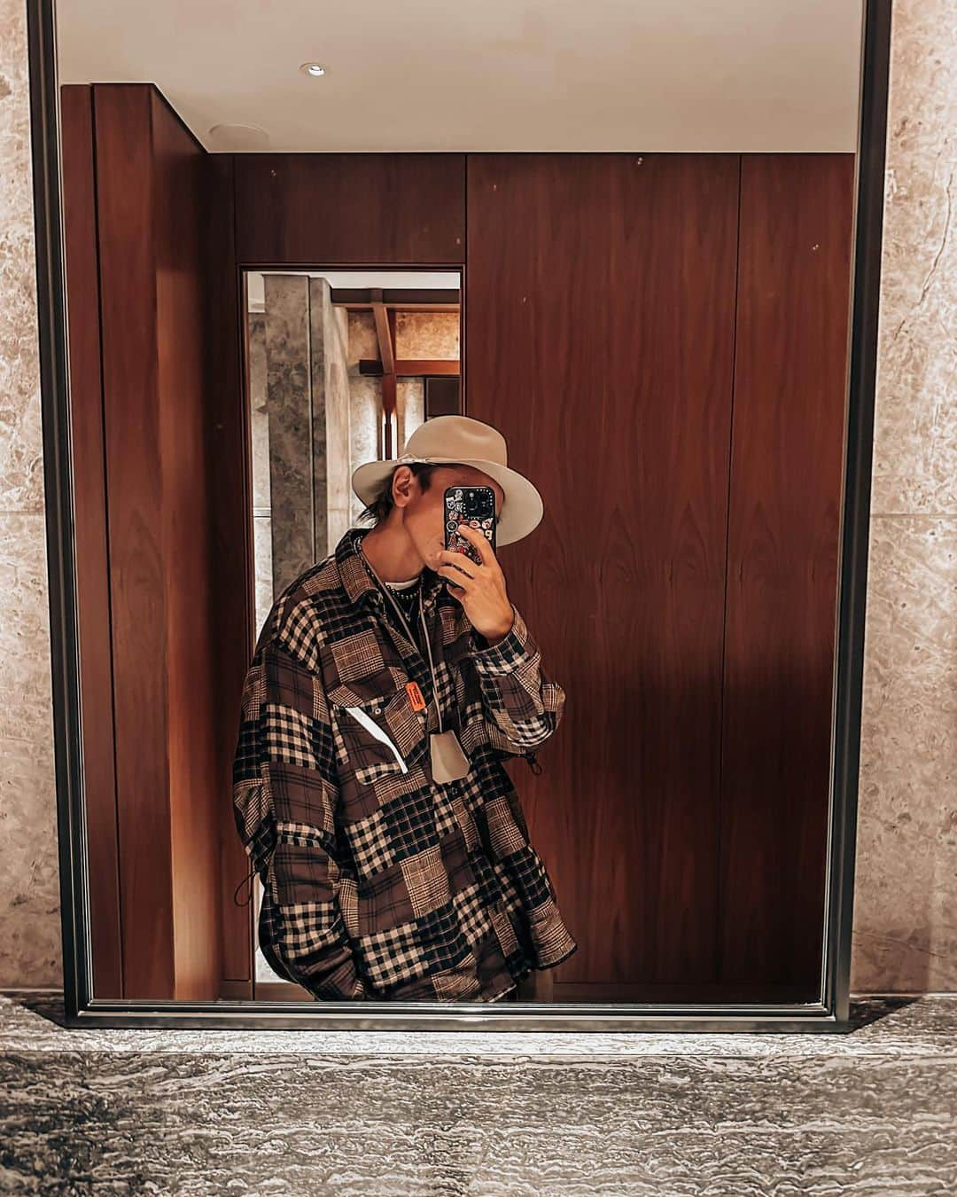 KING-MASAのインスタグラム：「Fall 🍂 @alwaysoutofstock   楽しい季節になってきた🥰  Tops XL Pants L」