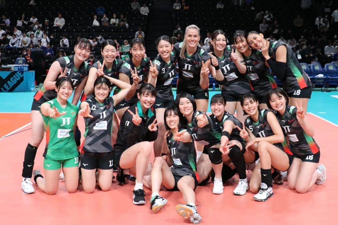 小川愛里奈のインスタグラム：「・ 2勝目💚💚 今日も応援ありがとうございました！ 次は岡山で試合があります🍑 引き続きご声援よろしくお願いします🌟  #JTマーヴェラス #継勝」