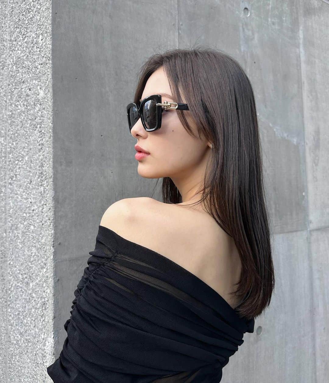 せたこのインスタグラム：「On my way to lunch 😎  tops @fetico_official  pants @jacquemus  sunglasses @tiffanyandco   #Setakode #せたこーで」