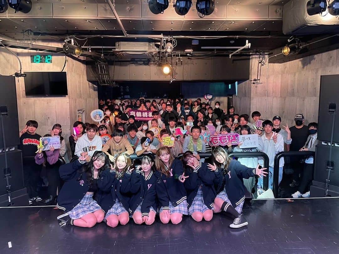 西綾乃さんのインスタグラム写真 - (西綾乃Instagram)「naviar初単独ライブありがとうございました！🎤💕  歌とダンスは経験がなくて、 最初は不安でいっぱいだったけど メンバーのみんなが分からない所を優しく教えてくれたり、 励ましてくれたお陰で、今日まで練習頑張れました😭  そして、今日会場に来てくれた皆さん ありがとうございました🥲🫶 いつも会いに来てくれる方や、うちわ作ってきてくれた子もいて本当に嬉しかった😭😭 また会える日を楽しみに、これからも練習頑張ります🔥   #naviar」10月22日 19時52分 - achan___15