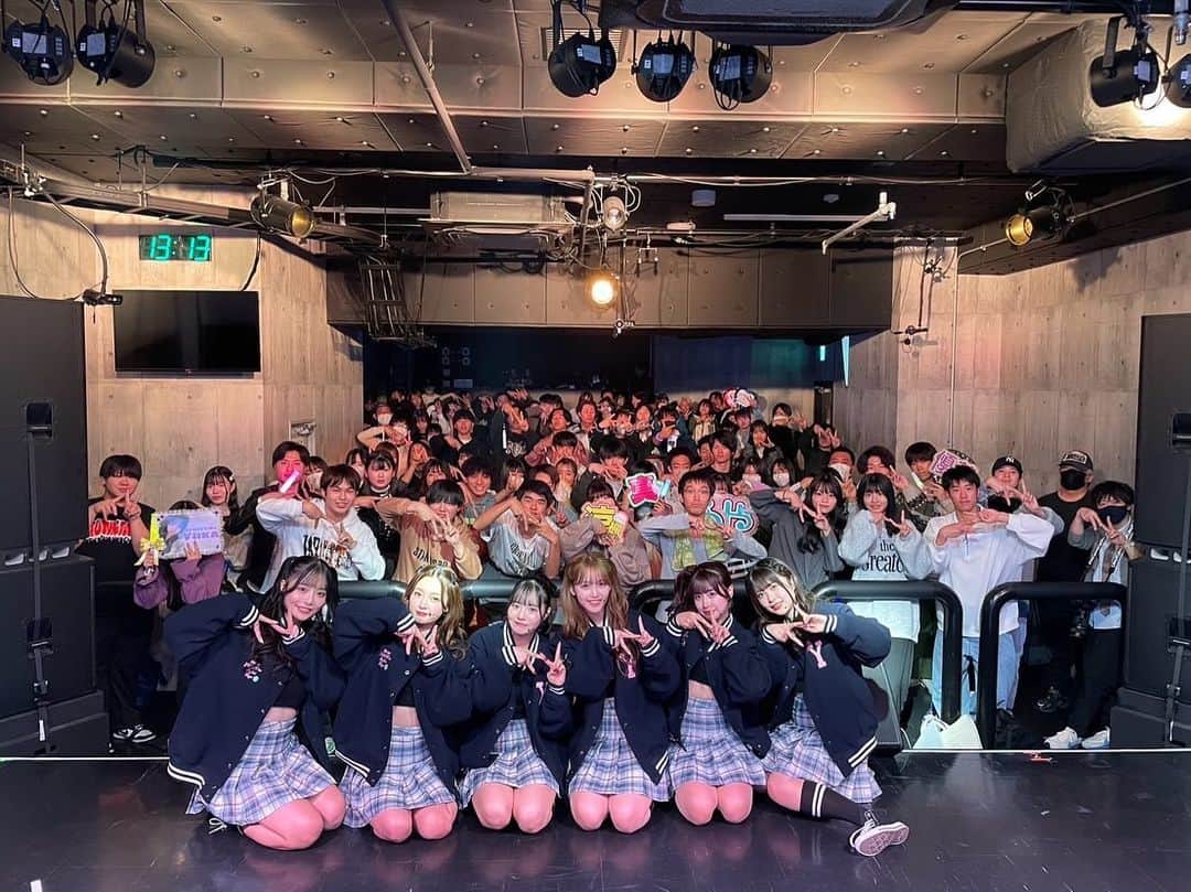 西綾乃さんのインスタグラム写真 - (西綾乃Instagram)「naviar初単独ライブありがとうございました！🎤💕  歌とダンスは経験がなくて、 最初は不安でいっぱいだったけど メンバーのみんなが分からない所を優しく教えてくれたり、 励ましてくれたお陰で、今日まで練習頑張れました😭  そして、今日会場に来てくれた皆さん ありがとうございました🥲🫶 いつも会いに来てくれる方や、うちわ作ってきてくれた子もいて本当に嬉しかった😭😭 また会える日を楽しみに、これからも練習頑張ります🔥   #naviar」10月22日 19時52分 - achan___15