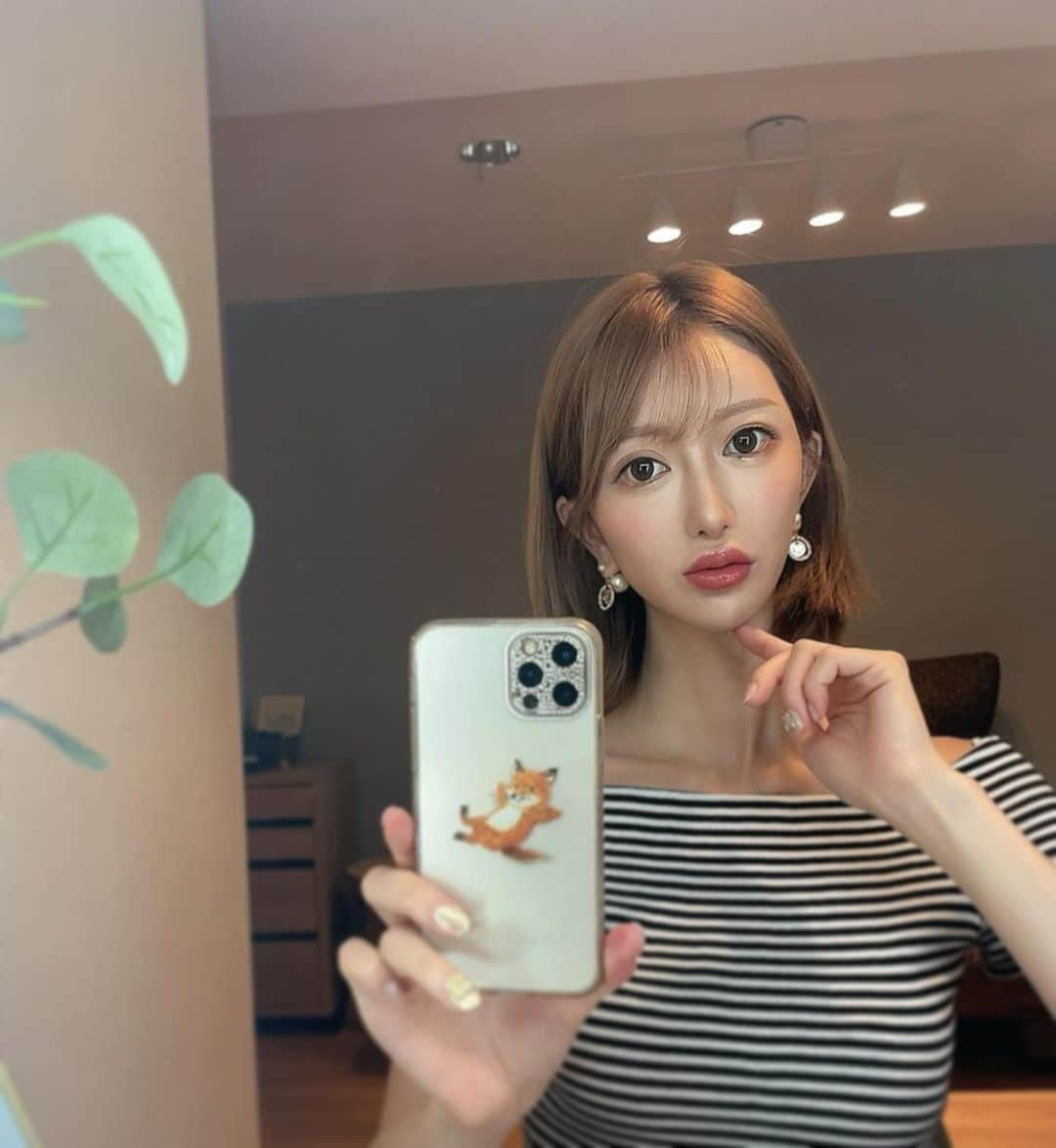 松山英礼奈さんのインスタグラム写真 - (松山英礼奈Instagram)「iPhone変えた🖤  1枚目夏の写真🌻 12pro📲15pro」10月22日 20時02分 - hiiiiiiii0802