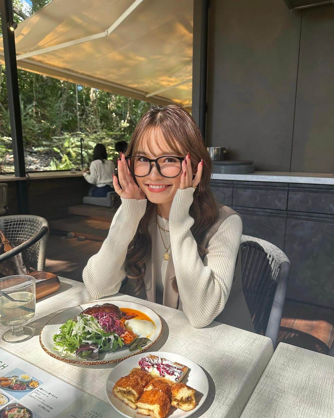 baby.maiさんのインスタグラム写真 - (baby.maiInstagram)「.  今日は @italiancafe_sendo に🍽️ 前は平日に行ってんけど、その時でも並んでたから 今日は気合い入れてopenする1時間前から並んだ😂😂 おかげで５番目ぐらいに入れてよかった😮‍💨 でも、入る前に後ろみたらもう列が長すぎてびっくりした😰  ここパン食べ放題やからパン好きからしたら最高🤤💞 今日はりくとにハンバーグ全部食べられちゃったから その分めっちゃパン食べたよね🥐🥯🍞 メニュー表最後に載せてるから気になる人は見てみて👀  あ、ちなみにこの日のコーデは ワンピースが @kobe_lettuce で ベストが @shein_japan ですっっ🥀  #大阪カフェ #千里中央 #千里中央公園 #千里中央ランチ #千里中央カフェ #豊中カフェ #ワンピース #kobelettuce #神戸レタス #SHEIN #PR」10月22日 19時56分 - maixxaloha