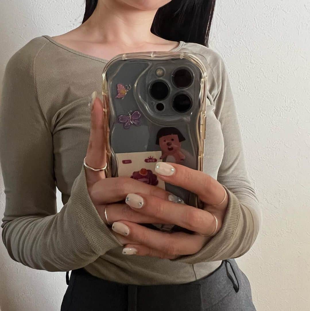 大枝瑞希のインスタグラム：「体のラインやデコルテが綺麗に見えるし 肌触りが滑らかで着心地◎」