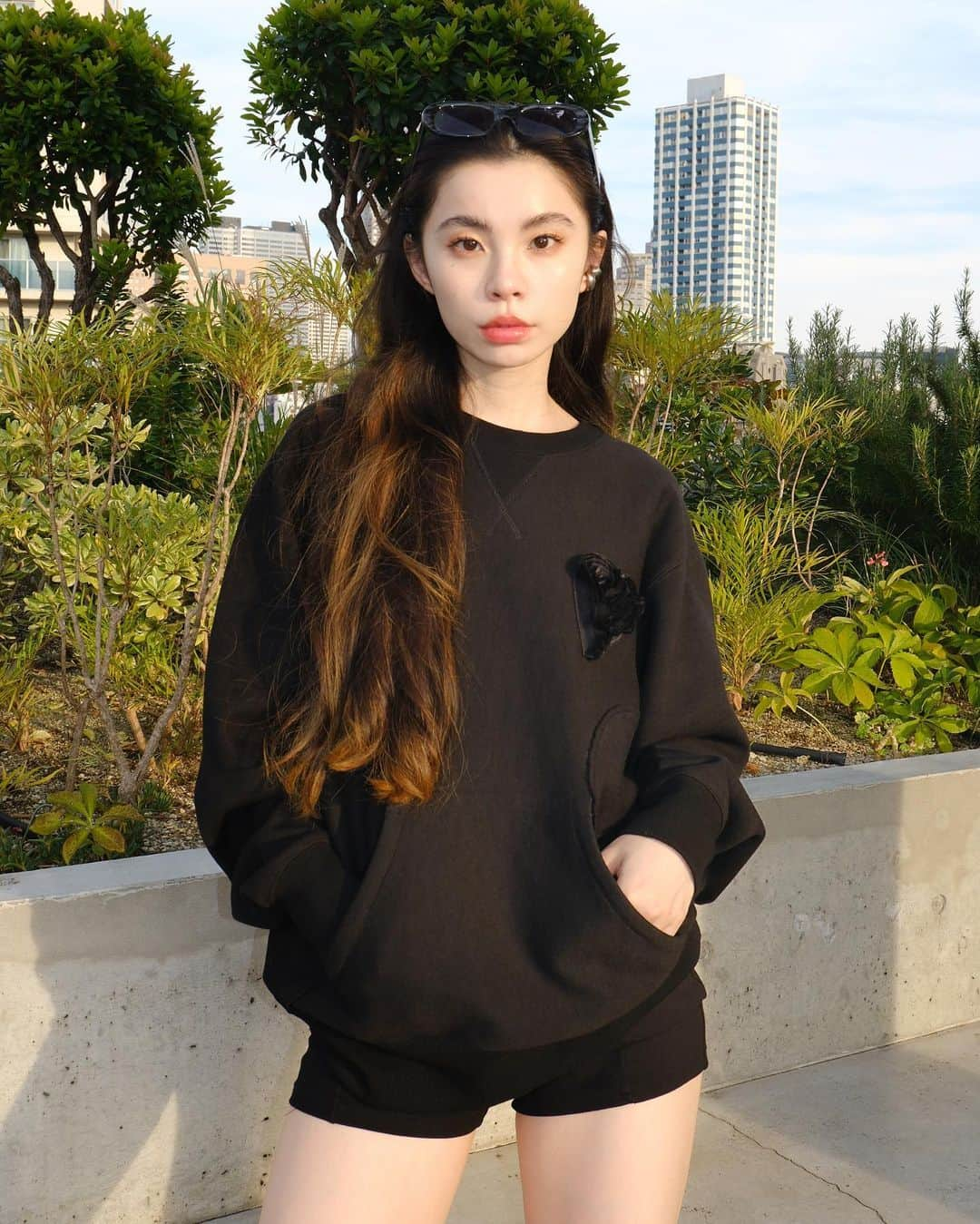 るうこのインスタグラム：「スウェット @lamofiel_official  ブーツ @pumajapan  @billys_tokyo   サングラス @inari_eyedentity  @inari_tsuchiya   🖤ブラックコーデ🖤  #るうこ私服 #pr」