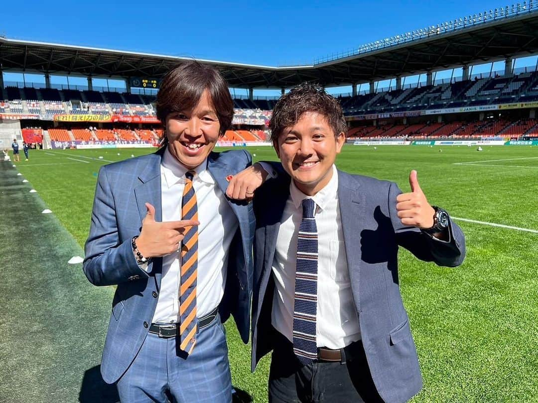 松山航大のインスタグラム：「★ ⚽️明治安田生命J3リーグ AC長野パルセイロ×FC大阪 地上波の実況担当でした🎤 . 解説は、サッカー中継でお馴染み、長野パルセイロでもプレーした土橋宏由樹さん。 . 先週の「信州ダービー」の敗戦からプライドを取り戻すため、負けられない一戦でしたが、結果は0-2の敗戦。 . 悔しい気持ちでいっぱいです。 残り6試合。 ホーム戦はあと3試合です。 . 勝利を掴めるように、我々も力一杯後押ししたいと思います🔥 . #サッカー #J3 #長野パルセイロ #acnp #信州ダービー #松本山雅 #土橋宏由樹 #ボアルース長野 #長野放送 #アナウンサー #松山航大」