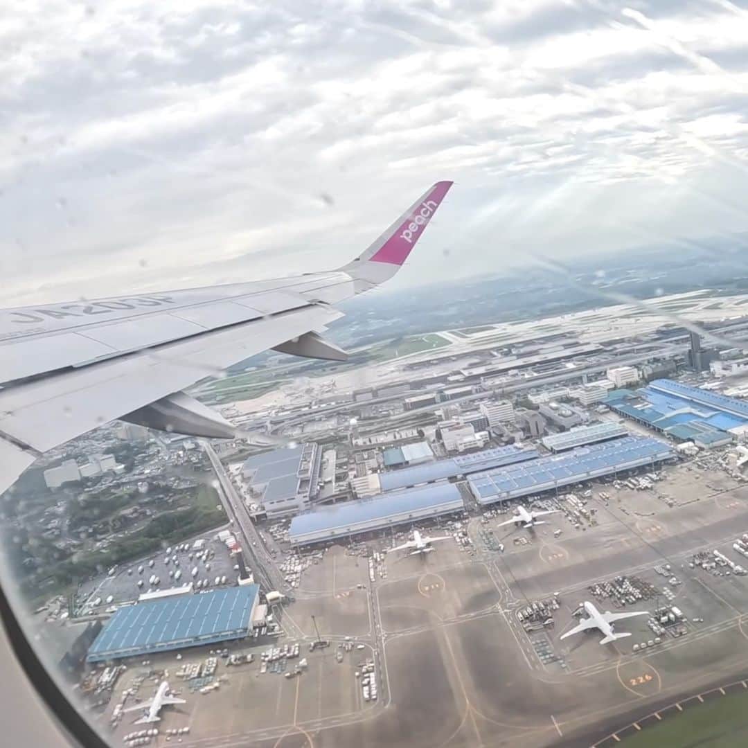 おのださんのインスタグラム写真 - (おのだInstagram)「どうも、おのだです。  昨日、久しぶりにサブチャンネルを更新しましたが、 Peachで、成田空港から関西国際空港に行ってきました✈️ ※バティックエアで台湾に行く動画の、前の動画です。  早朝のフライトで、始発でも間に合わなかったので、成田空港まで車で行きました。  関空ではプライオリティ・パスを使って、NODOKAを利用しました。3時間無料＆1品無料なので、ビーフカレーをいただきました。🍛  #peach  #プライオリティパス  #おのだ」10月22日 20時05分 - mr.onoda