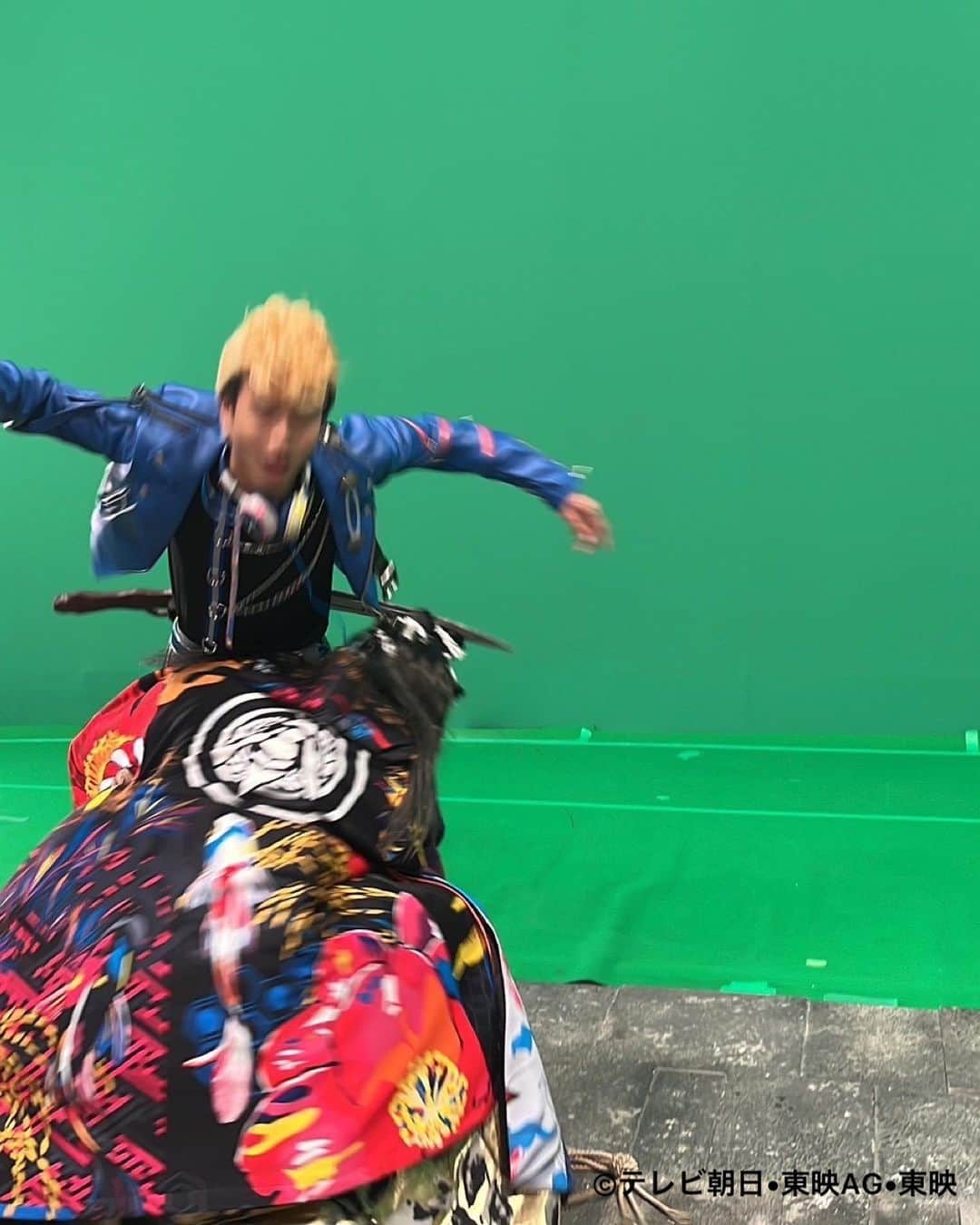 渡辺アオトのインスタグラム：「軽々いかれちゃいました。  #王様戦隊キングオージャー」
