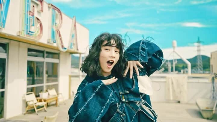 のん（能年玲奈）のインスタグラム：「#のん × #堀込泰行 🎥「Oh! Oh! Oh!」 Special Talk動画YouTubeにて公開中。 堀込泰行さんがのんに楽曲提供したいきさつなどお聞きしました。  「Oh! Oh! Oh!」 のミュージック・ビデオ YouTube プレミア公開は、明日10/23 20:00から！  https://youtu.be/vqvV_yUFVJY  リマインダー設定して待っててね  #のんPURSUE #ストーリーも見てね」