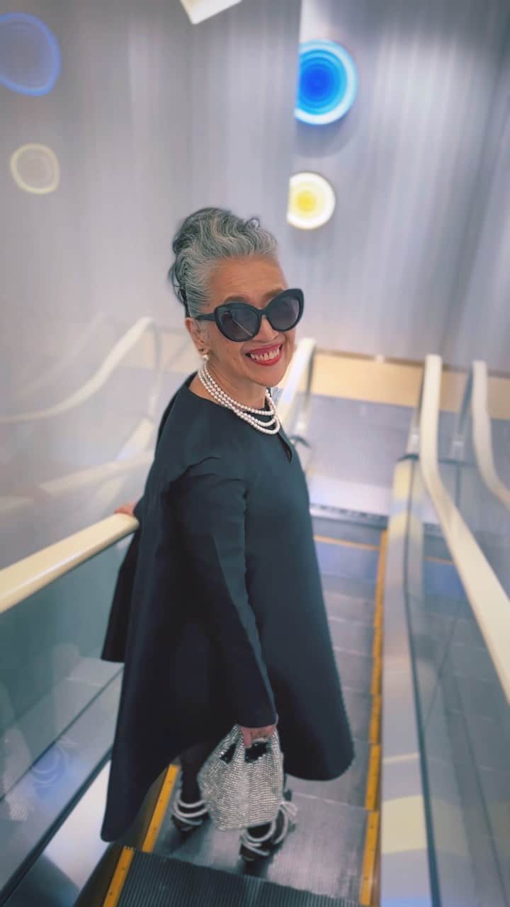 内藤朝美のインスタグラム：「🌓」