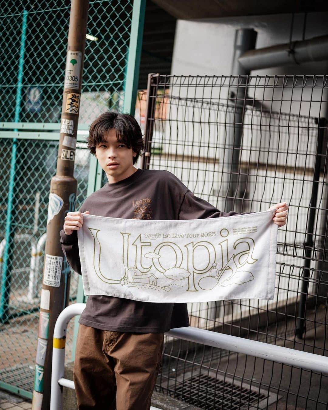 imaseのインスタグラム：「キービジュアルがかわいいタオル🐘ライブで振り回したら楽しいかも！？  Utopia TOWEL  Photo by @nakamuran0901  Hair Make @mukai_daisuke  #imase #Utopia」