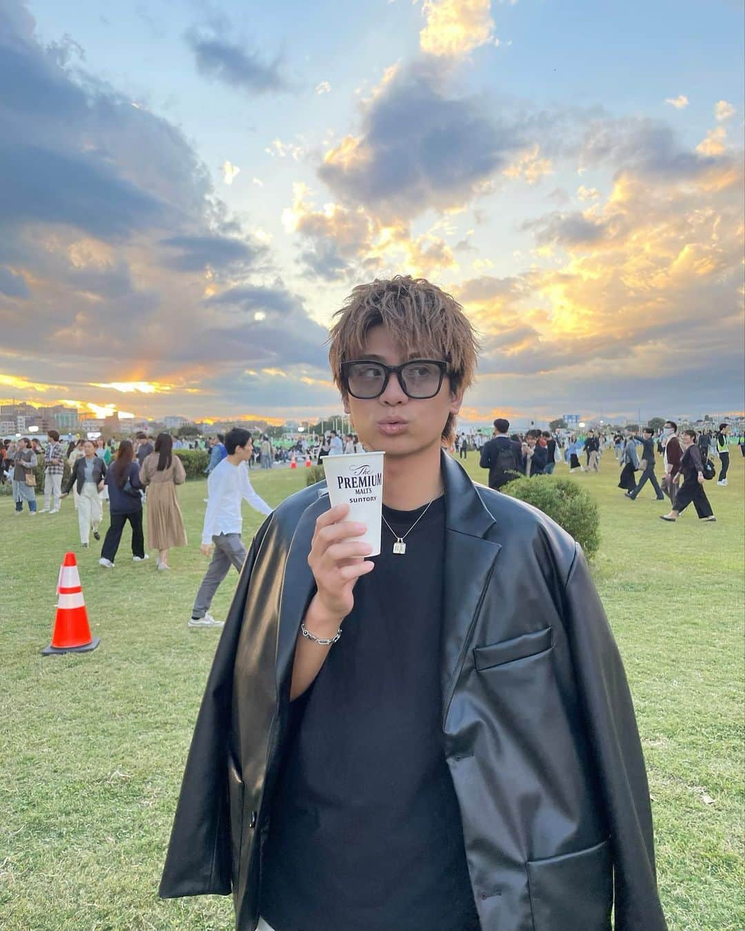 ハリューさんのインスタグラム写真 - (ハリューInstagram)「🍺💛🍖 久しぶりのお祭り🪅 人多すぎたけど、めっちゃ楽しかった！  夕焼け綺麗っしょ🌆  #egg#エッグ#eggモデル #eggメンズモデル#俳優 #gal#ギャル#ぎゃう#ギャル男 #hryu#ハリュー#ハリュースタイル #おっはりゅー#はりゅー#はりゅスタ #メンズ#メンズモデル #ファッション#メンズファッション #コーデ#メンズコーデ #メンズヘア#ヘアスタイル #ヘアセット#メンズヘアセット #美容#メンズ美容」10月22日 20時17分 - hryu_style1130