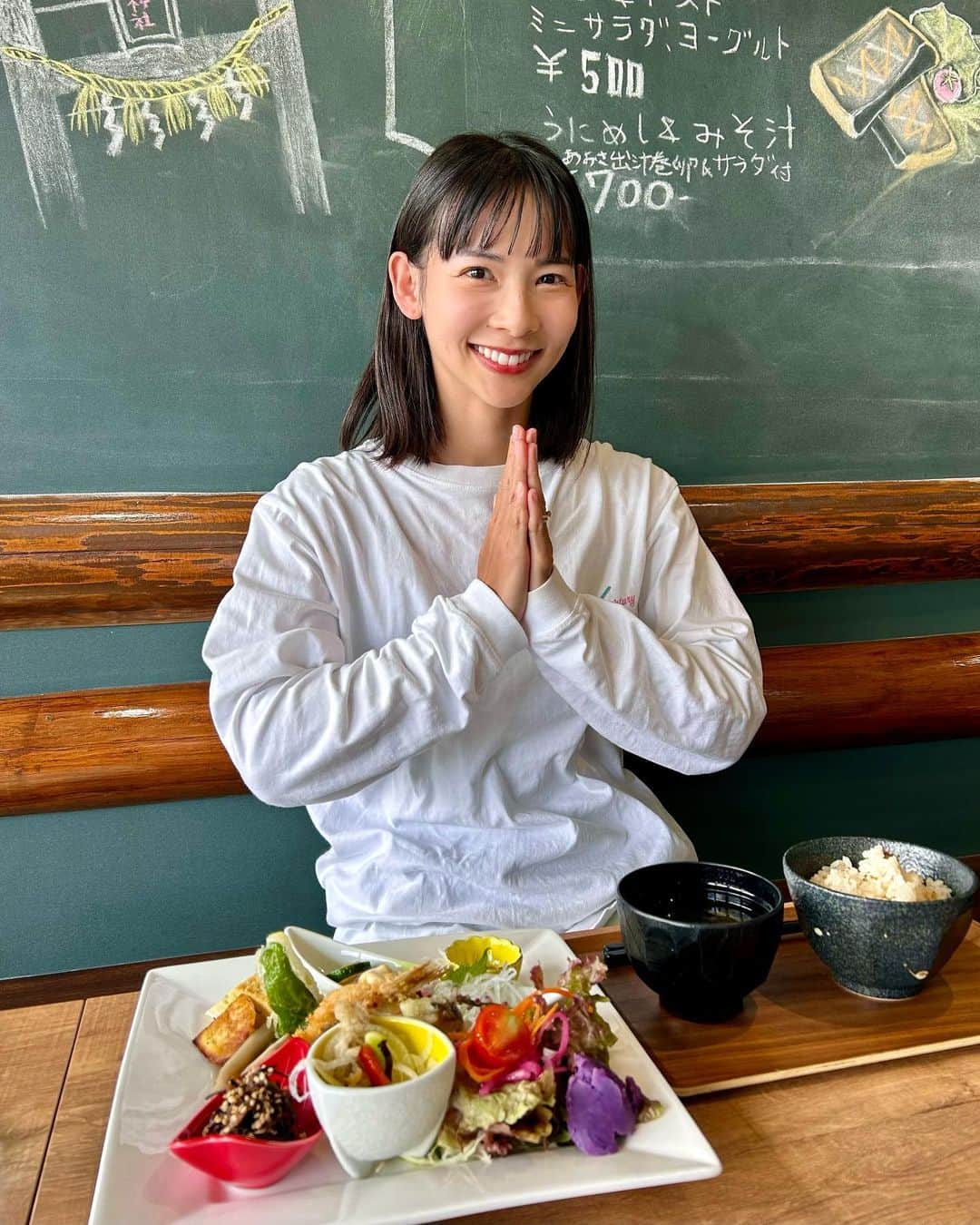 阪本智子のインスタグラム：「🍽♡  とっても自分好みだった鳥羽市相差町のランチ‎‎🤍  魚と野菜が食べられるの最高🥹✨  【WOEプロジェクト2023イン鳥羽】に参加された皆さんお疲れ様でした！ とっても楽しいイベントでした😍  またInstagramかきますね♪  #鳥羽グルメ #鳥羽ランチ」