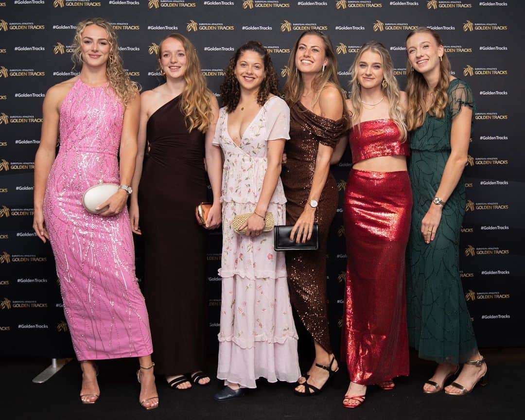 リサンネ・デ・ウィッテのインスタグラム：「My beautiful team at the @europeanathletics Golden Tracks Awards celebrating 2023 ✨ I’m so proud to call these incredible women my teammates ❤️  📸: @gintaras_stauce」