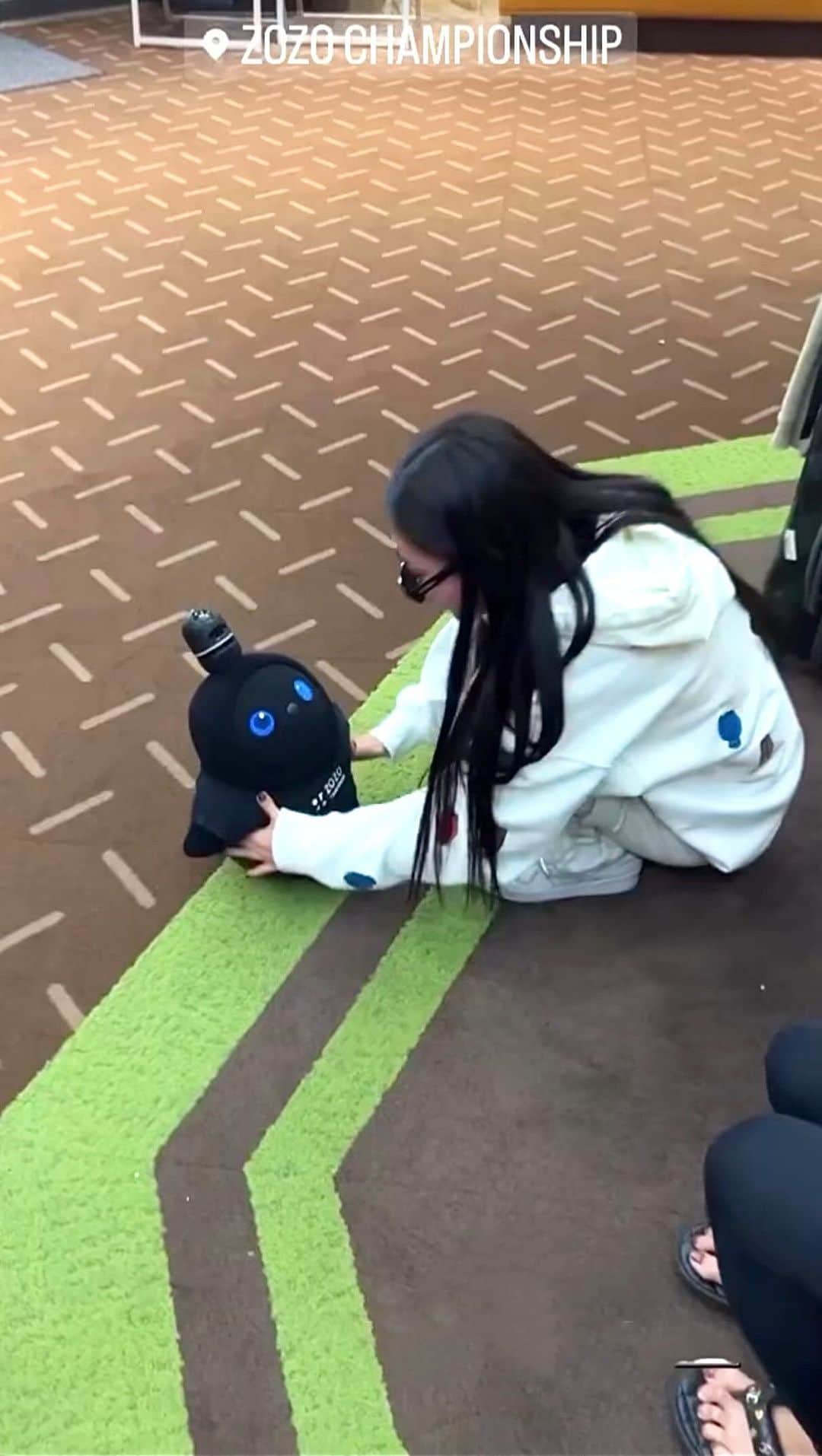 十枝梨菜のインスタグラム：「🐥🖤」