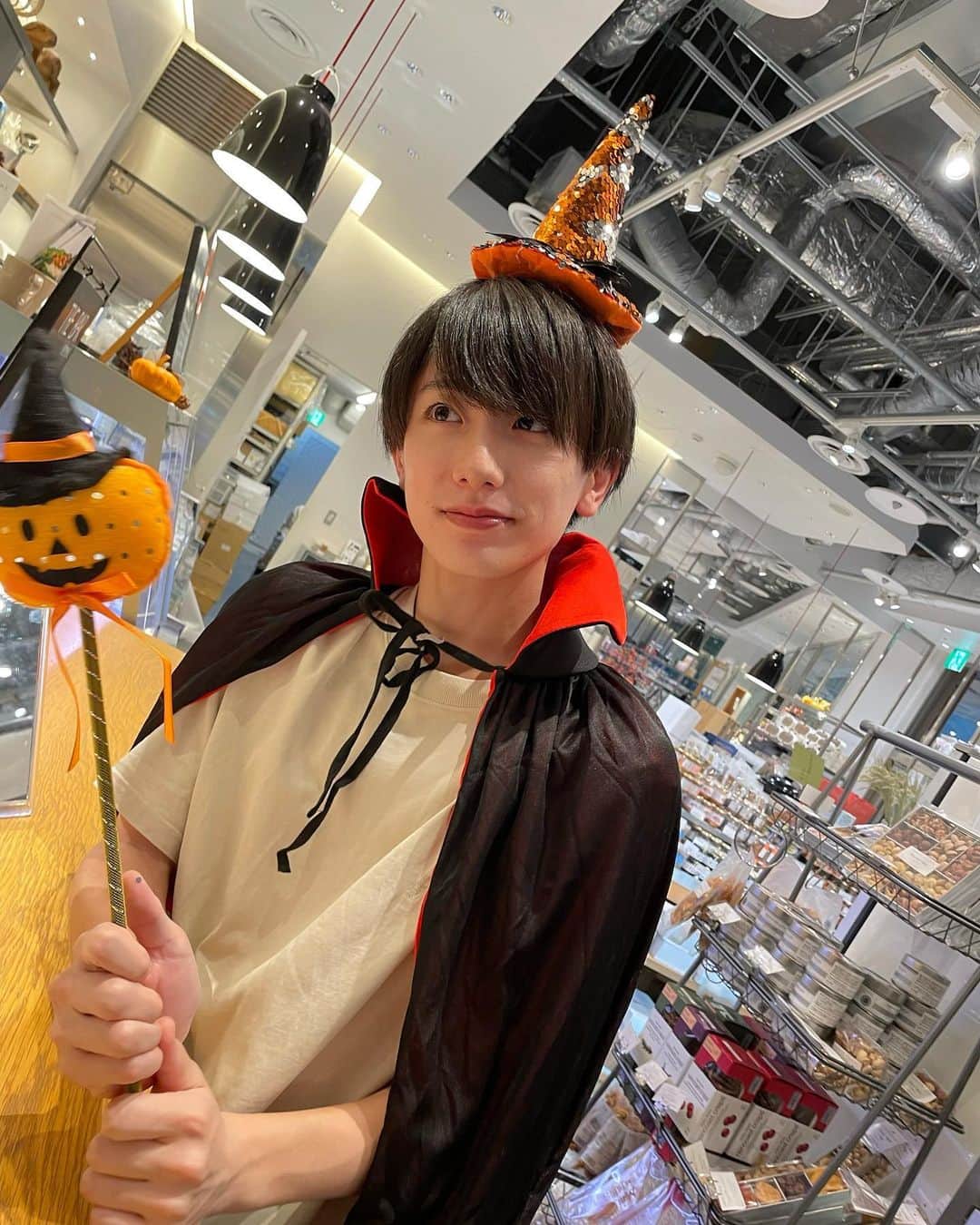 小西詠斗のインスタグラム：「🎃🍬😈  明日朝7:40〜ZIPキテルネ 見てね〜🙌🏻 #ハロウィン　#halloween」