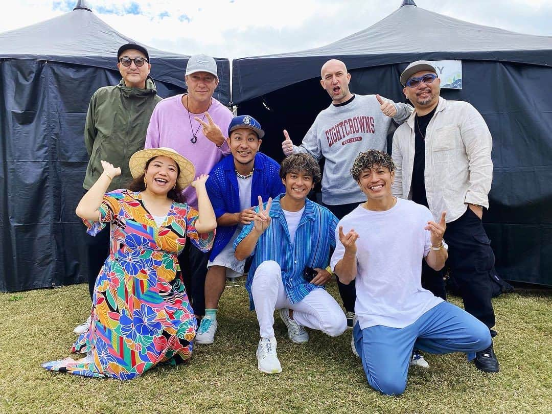 MONKEY MAJIKさんのインスタグラム写真 - (MONKEY MAJIKInstagram)「🏕️Chillin’ Vibes 2023 ㅤㅤㅤㅤㅤㅤㅤㅤㅤㅤㅤㅤㅤ 雨のち晴れ。 ラストの「 #空はまるで 」では、眩い太陽の下で大きく手を振りながら歌ってくださり、ありがとうございました。 ㅤㅤㅤㅤㅤㅤㅤㅤㅤㅤㅤㅤㅤ #HY のみなさんはじめ、素敵なアーティストの方々とも再会。 幸せすぎるチルタイムでした。 ㅤㅤㅤㅤㅤㅤㅤㅤㅤㅤㅤㅤㅤ #chillinvibes  #monkeymajik  ㅤㅤㅤ」10月22日 20時26分 - monkeymajik_official