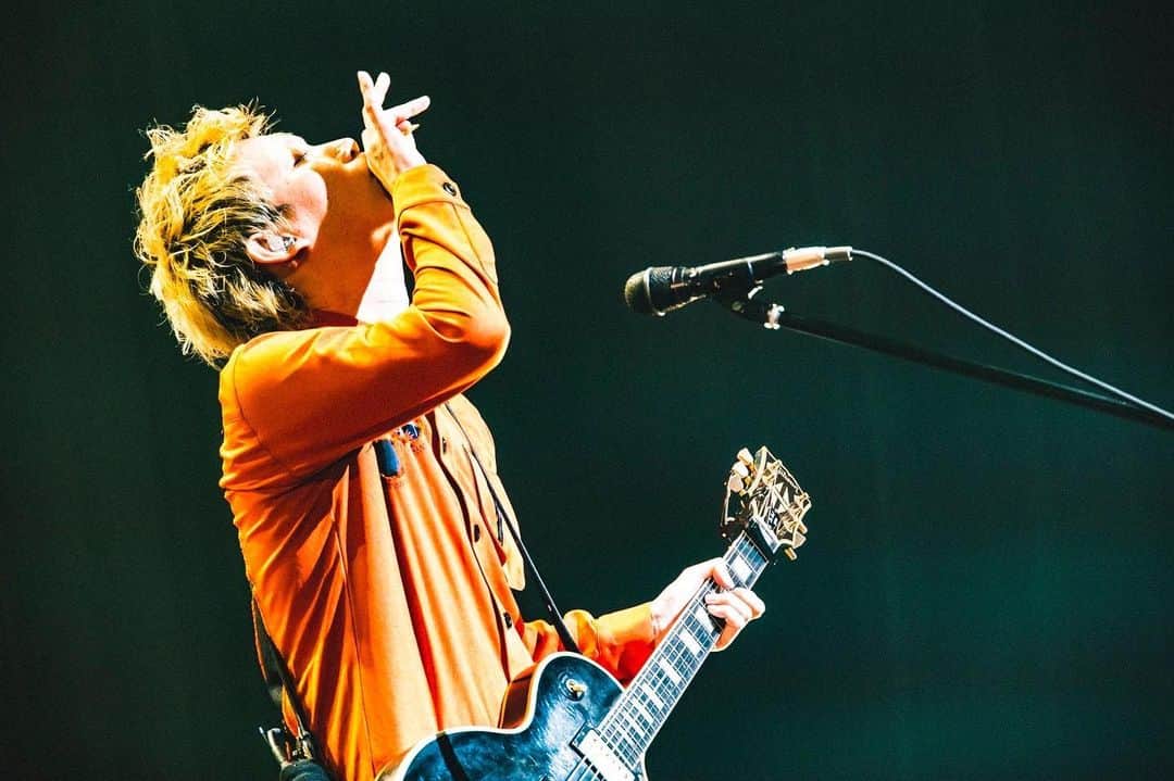 柳沢亮太のインスタグラム：「2023.10.22 福岡サンパレスホール -Day2- ”都会のラクダ TOUR 2023-2024〜#駱駝革命21 〜 #SUPERBEAVER #写殺 @cazrowaoki」