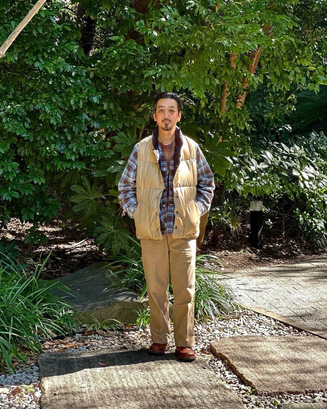 BEAMS+さんのインスタグラム写真 - (BEAMS+Instagram)「…  BEAMS PLUS STYLE.  SIERRA DESIGNS × BEAMS PLUS " REVERSIBLE DOWN VEST "  Coordinates in one tone of beige. Checked flannel fabric creates an impression of classic outdoor taste. Styled like a guide shirt.  -----------------------------  ベージュのワントーンでまとめたコーディネート。チェックのフランネル生地がクラシックなアウトドアテイストの印象を演出。ガイドシャツのようなイメージでスタイリング。  . @sierradesigns @sierradesigns_japan @beams_plus @beams_plus_harajuku @beams_plus_yurakucho #sierradesigns #beamsplus  #downvest  #outdoorstyle」10月22日 20時30分 - beams_plus_harajuku