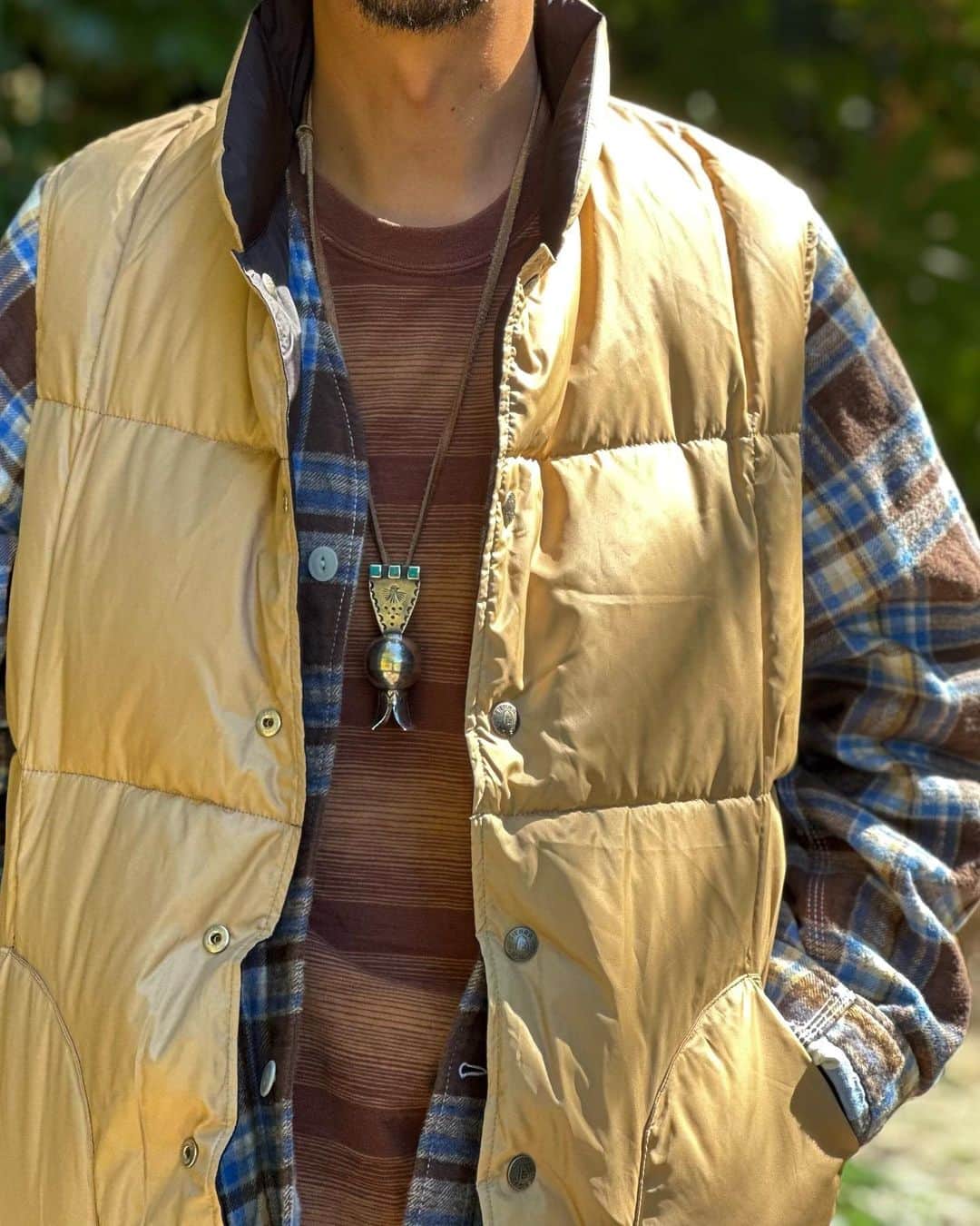 BEAMS+さんのインスタグラム写真 - (BEAMS+Instagram)「…  BEAMS PLUS STYLE.  SIERRA DESIGNS × BEAMS PLUS " REVERSIBLE DOWN VEST "  Coordinates in one tone of beige. Checked flannel fabric creates an impression of classic outdoor taste. Styled like a guide shirt.  -----------------------------  ベージュのワントーンでまとめたコーディネート。チェックのフランネル生地がクラシックなアウトドアテイストの印象を演出。ガイドシャツのようなイメージでスタイリング。  . @sierradesigns @sierradesigns_japan @beams_plus @beams_plus_harajuku @beams_plus_yurakucho #sierradesigns #beamsplus  #downvest  #outdoorstyle」10月22日 20時30分 - beams_plus_harajuku