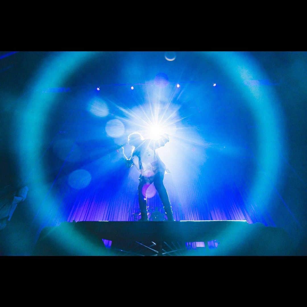 SUPERBEAVERのインスタグラム：「都会のラクダ TOUR 2023-2024 〜 #駱駝革命21 〜  福岡サンパレス-Day2-  photo by @cazrowaoki  ※写真の無断転載は禁止です。  #SUPERBEAVER #渋谷龍太 #柳沢亮太 #上杉研太 #藤原35才広明 @gyakutarou @yayayayanagi @kentauesugi @hiroaki_drums_superbeaver」