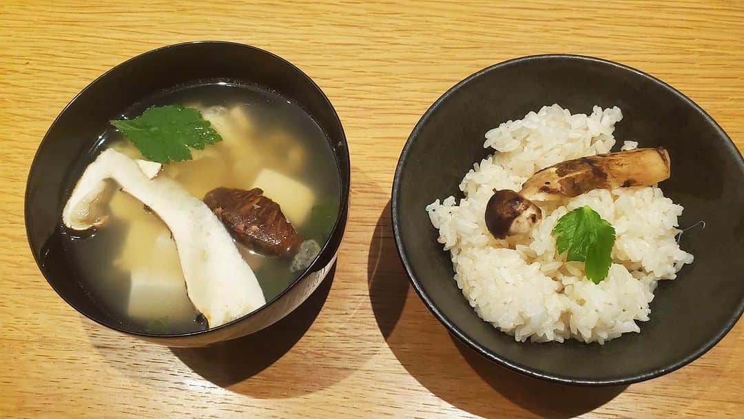 別所哲也のインスタグラム：「松茸ご飯！　お吸い物　 　　　　そして！松茸すき焼き！ あーーーー！至福！」
