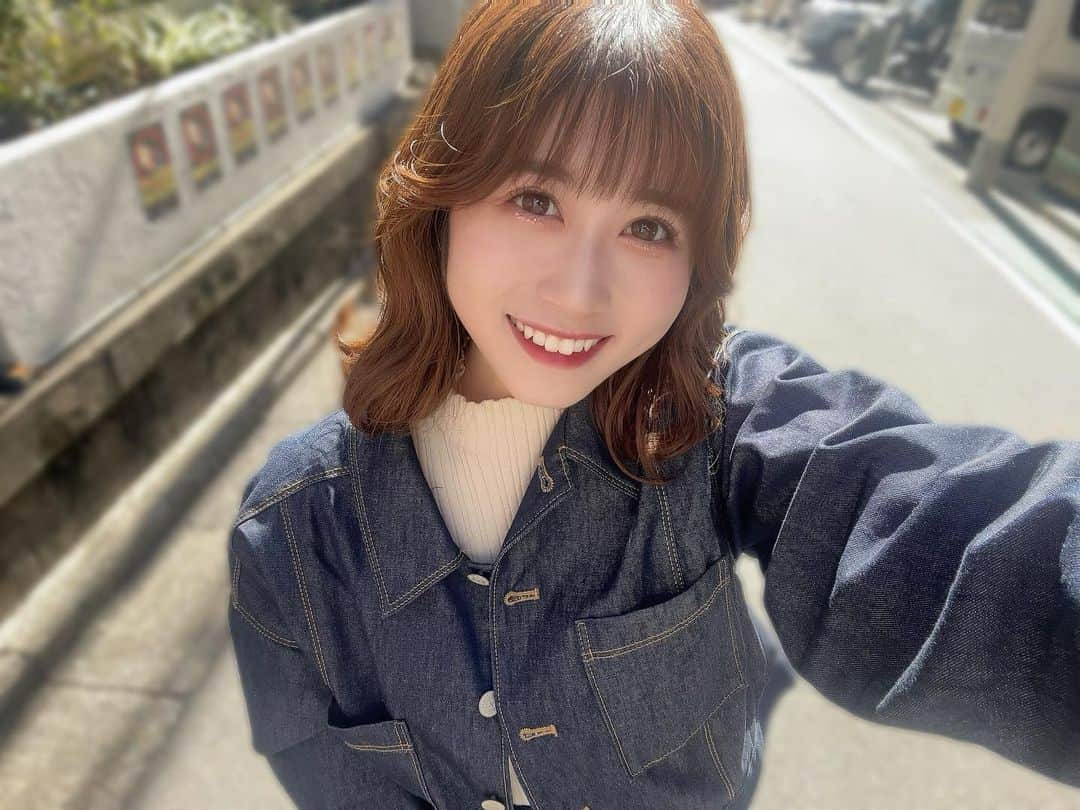 有川結女のインスタグラム：「前髪切って巻き髪したよ🫶どうかな？💭  全身撮ってないけど今日はお気に入りの　@jouetie_official  セットアップで着た☺️また撮れた時載せるね✌️ #ゆる巻きボブ #ボブ#ベージュカラー #ヘアスタイル#ヘアアレンジ#fashion #fashionstyle #juetie」